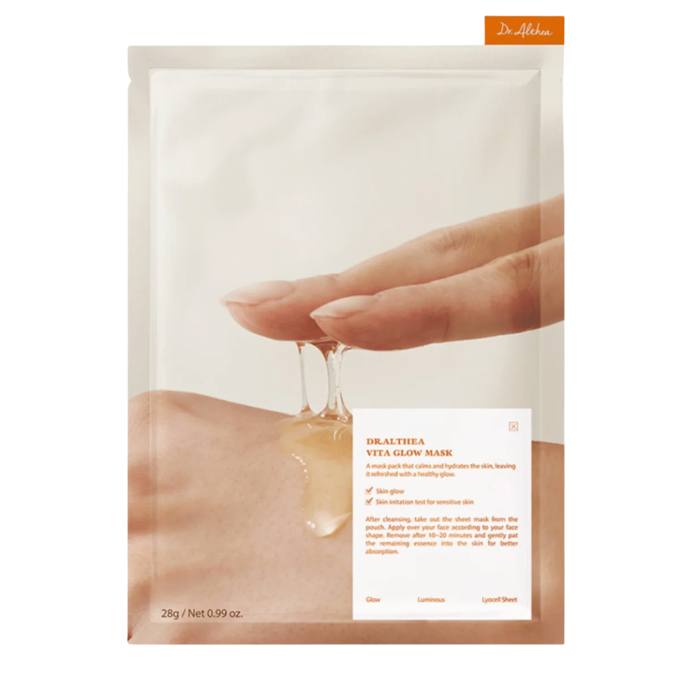 Emballage af Dr. Althea Vita Glow Mask som viser maskens essens. Fugtgivende Sheet mask for glød og jævn hudtone, skånsom selv for sensitiv hud.