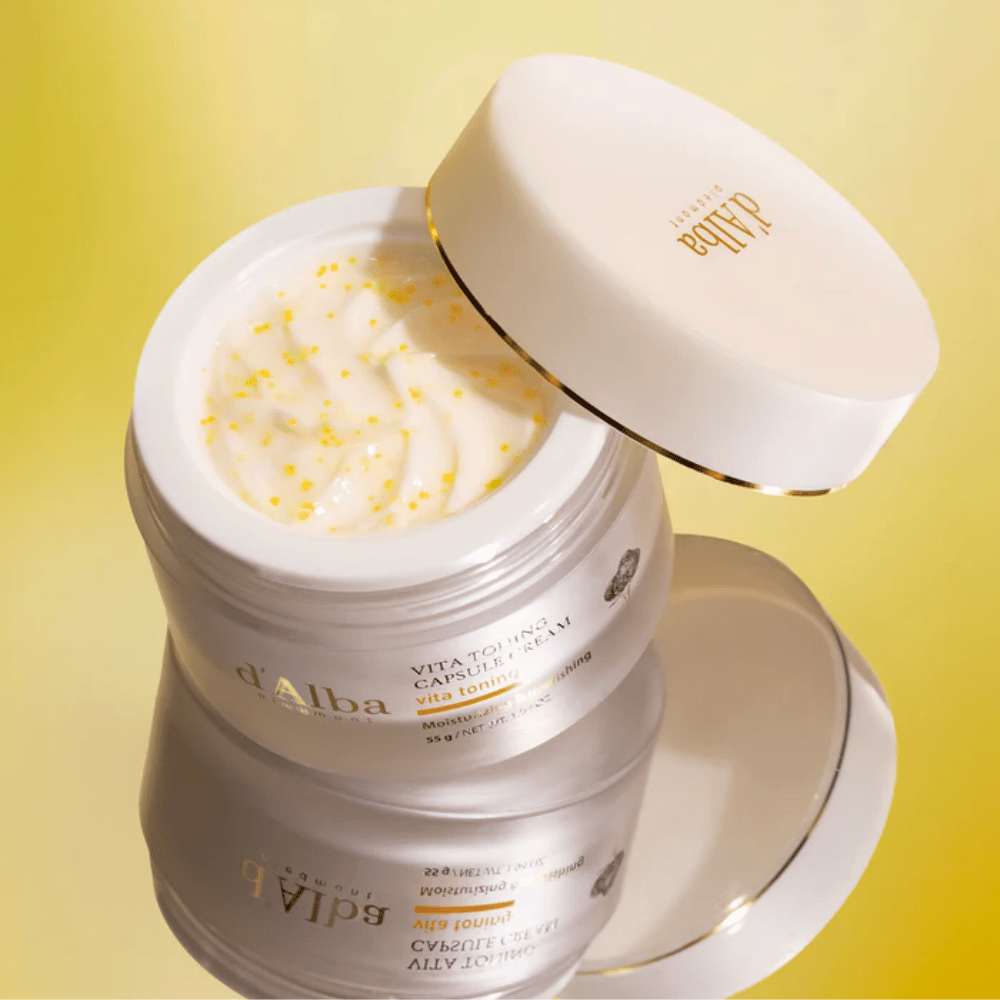 d'Alba Vita Toning Capsule Cream ansigtscreme – fugtgivende creme med kapselformel, der hjælper med at nære og udjævne hudens struktur.