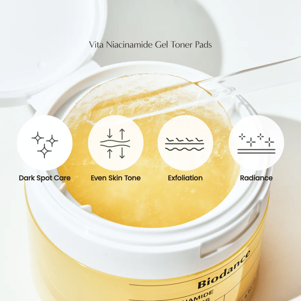 Biodance Vita Niacinamide Gel Toner Pads – eksfolierende pads til jævnere hudtone, glød og behandling af mørke pletter, vist i en åben krukke med pincet.