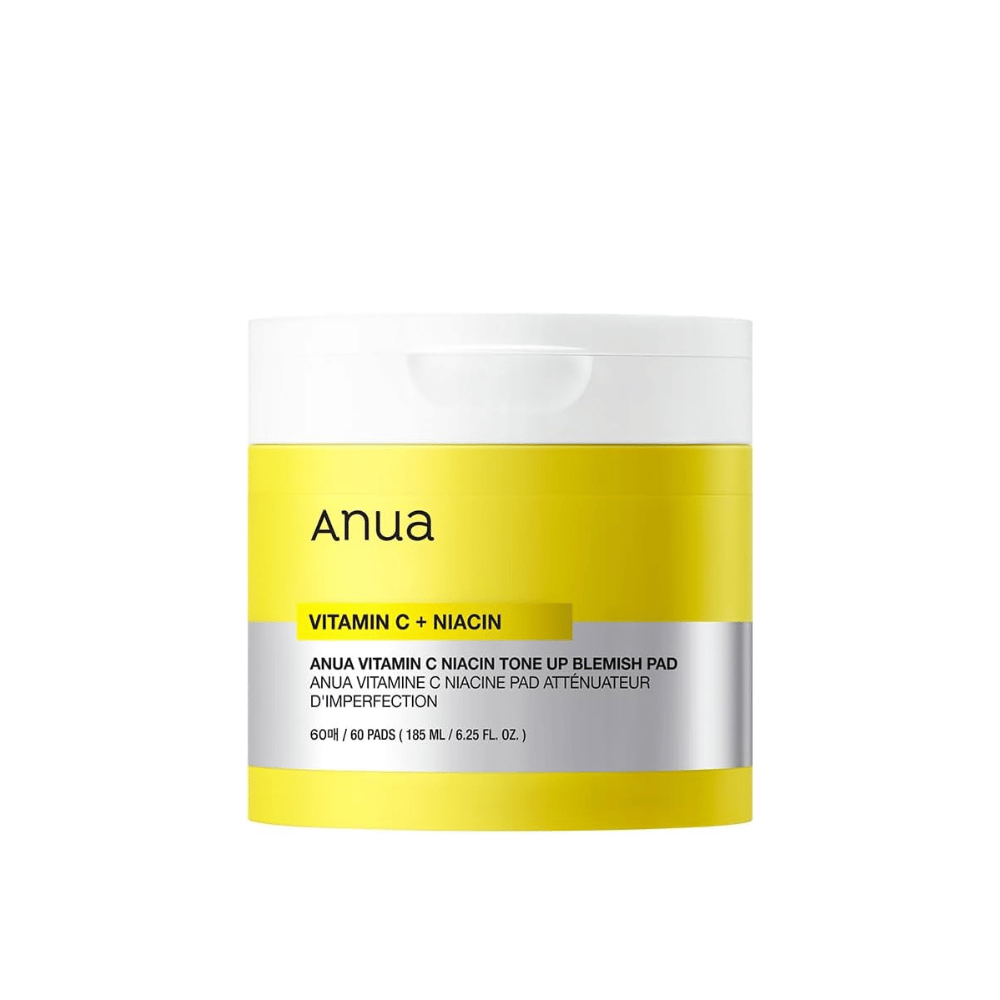 Anua Vitamin C + Niacin Tone Up Blemish Pad – Eksfolierende og glødgivende toner pads.

🍊 Vitamin C – Lysner huden og jævner hudtonen.
💧 Niacinamid – Mindsker ujævnheder og forbedrer hudens elasticitet.
✨ Skånsom eksfoliering – Fjerner døde hudceller og giver en frisk glød.

Perfekt til en klarere og mere strålende hud!