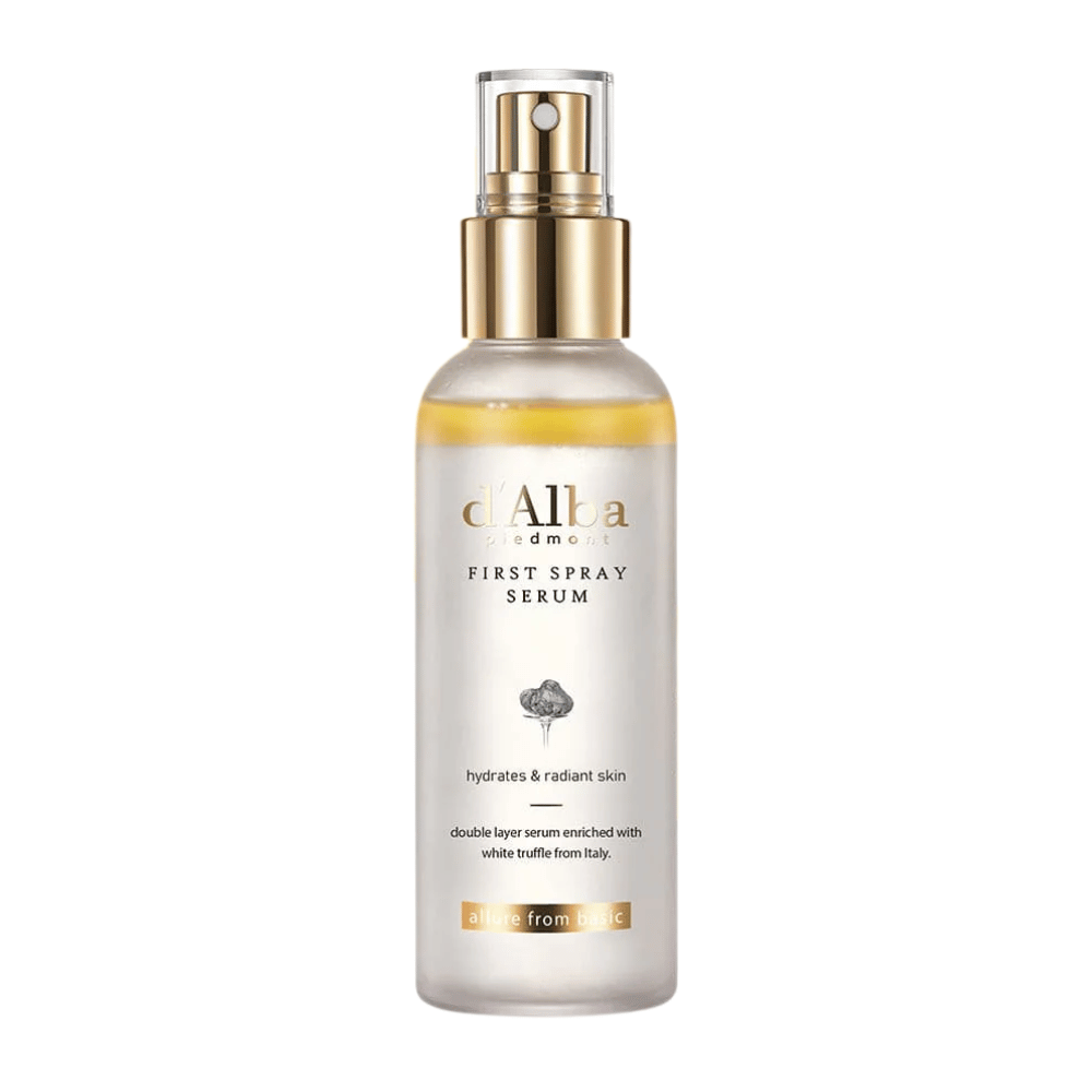 d'Alba White Truffle First Spray Serum er et eksklusivt spraysérum, der fugter og giver strålende hud. Med hvid trøffelekstrakt fra Italien og en dobbeltvirkende formel, giver dette serum både næring og glans for en friskere hudtone.