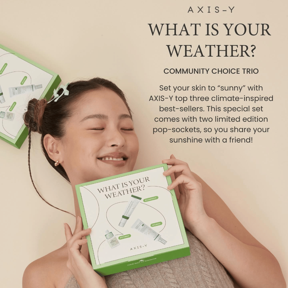 En kvinde viser frem AXIS-Y Hudplejesæt "What is your weather?" som inkluderer tre klima-inspirerede top-produkter og to begrænsede udgaver af pop-sockets til at dele med en ven.