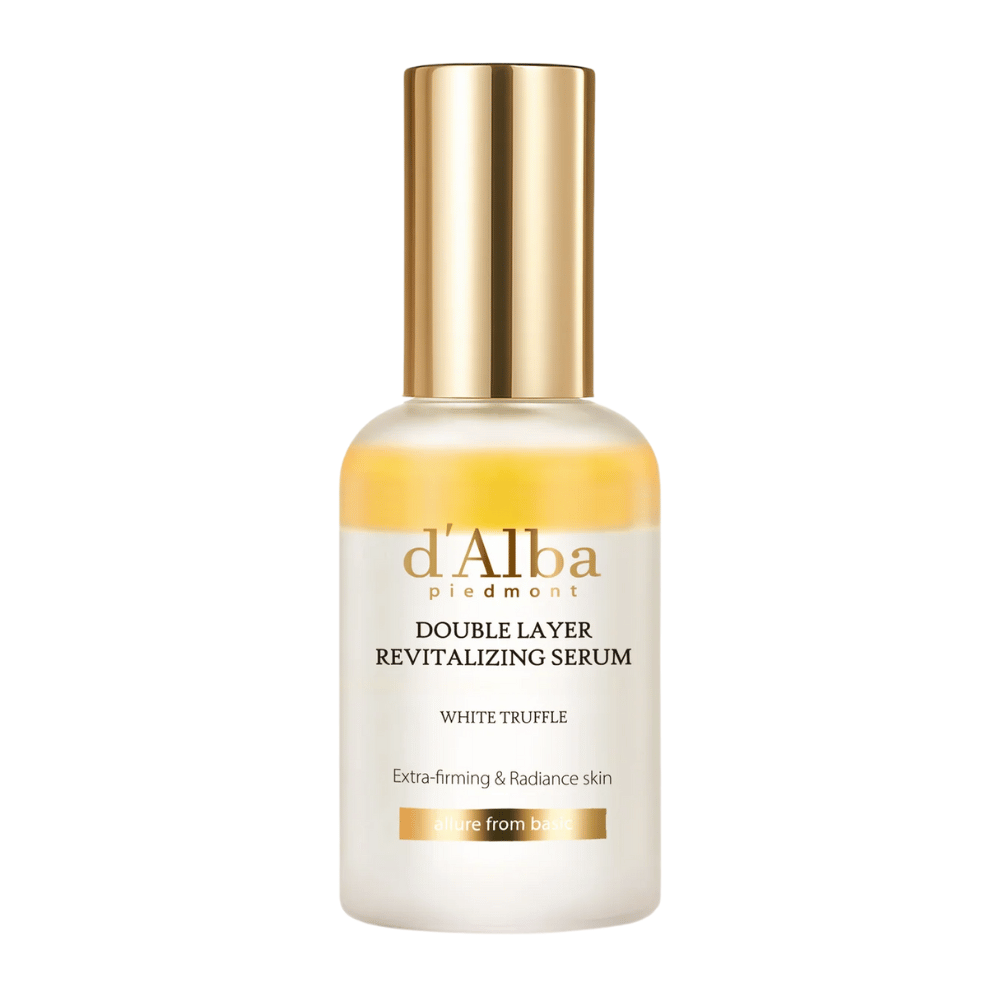 Frilagt billede af d'Alba Double Layer Revitalizing Serum White Truffle i glasflaske med gul top og guldkork, hudplejeserum for fasthed og glød.