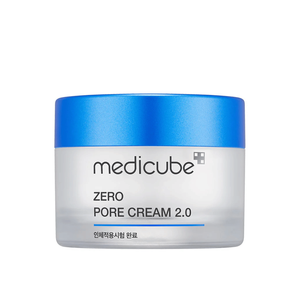 Medicube Zero Pore Cream 2.0 er en poreminimerende ansigtscreme specielt designet til at give en glattere og mere mat hudstruktur. Den hjælper med at kontrollere talgproduktionen og reducere synligheden af porer, hvilket gør den ideel til fedtet og kombineret hudtype.