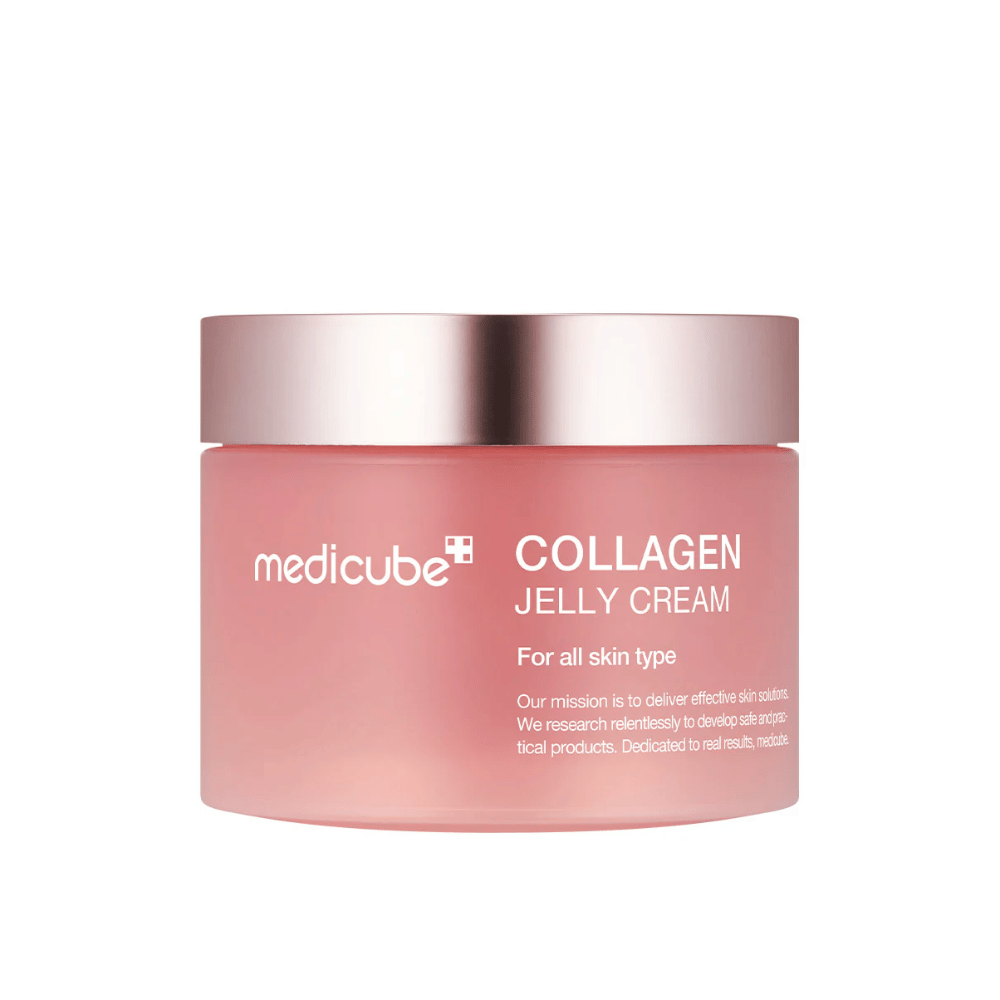 Medicube Collagen Jelly Cream i en lyserød krukke med et sølvlåg. Produktet er designet til alle hudtyper og lover effektiv hudpleje med fokus på kollagen for at forbedre hudens elasticitet og fugtighed.