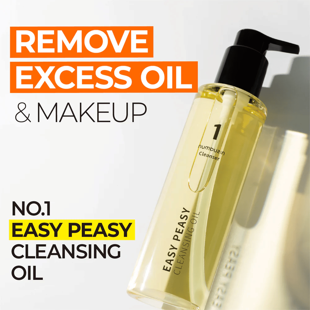Flaske med Numbuzin No.1 Easy Peasy Cleansing Oil mod hvid baggrund, teksten ”Remove excess oil & makeup” ses ved siden af.