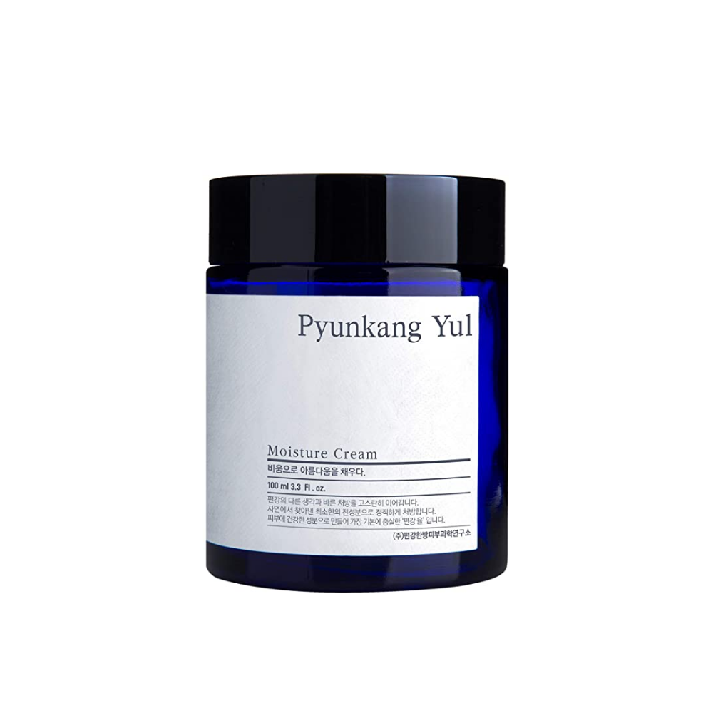 En dåse Pyunkang Yul Moisture Cream 100ml på hvid baggrund med fugtgivende egenskaber.
