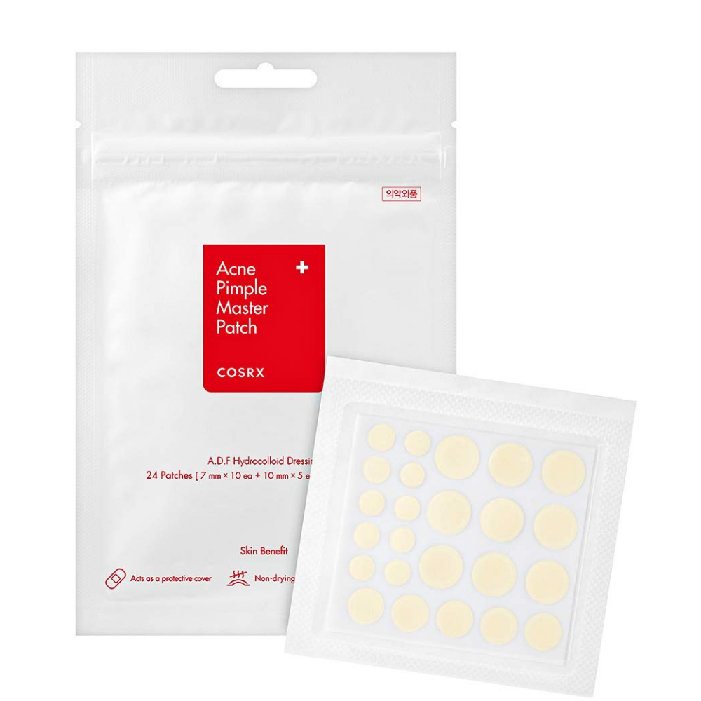 En hvid pakke med en hvid etiket på, med COSRX Acne Pimple Master Patch (1pakke x 24 plastre) til at behandle akne og bumser med hydrocolloid teknologi.