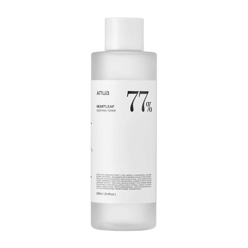 En flaske Heartleaf 77% Soothing Toner med en Anua-etiket på, formuleret med beroligende ansigtsvand til følsom hud.