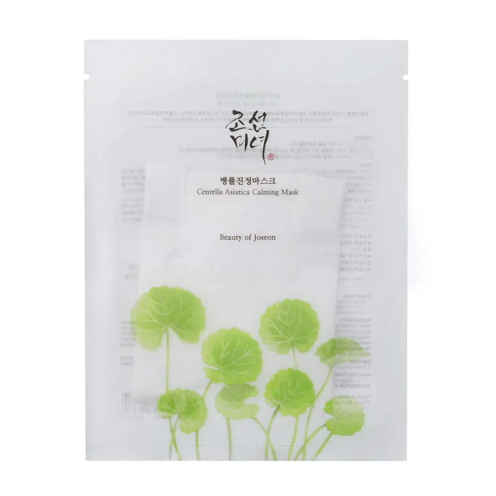 En Centella Asiatica Calming Mask 1 stk med grønne blade på fra mærket Beauty of Joseon.