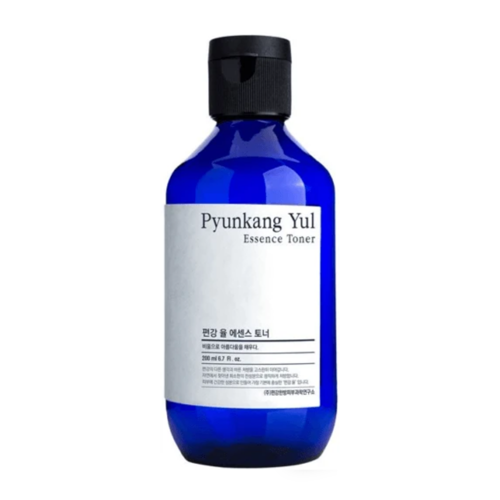 En Pyunkang Yul Essence Toner beriget med astragalusrodekstrakt for fugt i huden.