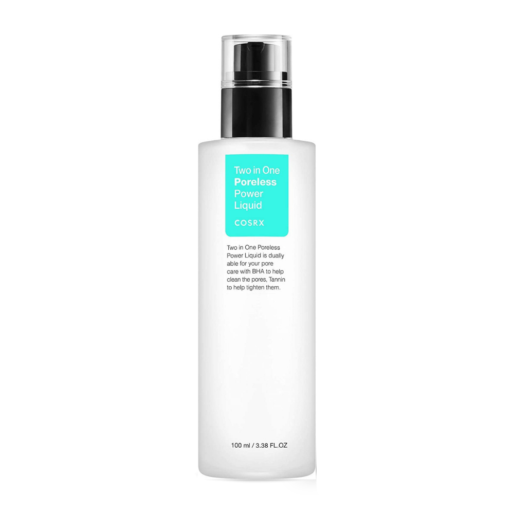 En flaske COSRX Two In One Poreless Power Liquid 100ml, designet til fedtet hud, vises på en hvid baggrund.